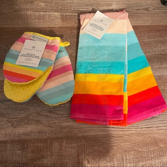 Trina Turk 2PCK Kitchen Towels + Mini Mitts - Picture 2 of 11